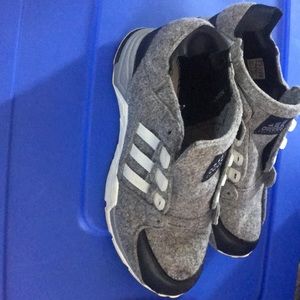 Adidas shoes 9.5 men used no laces or insoles